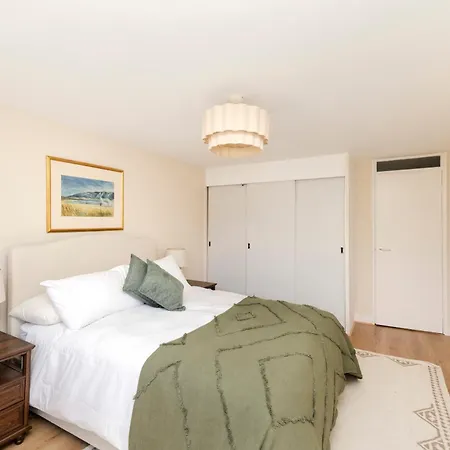 Stylish 2-bedroom In Stockbridge Edinburgh