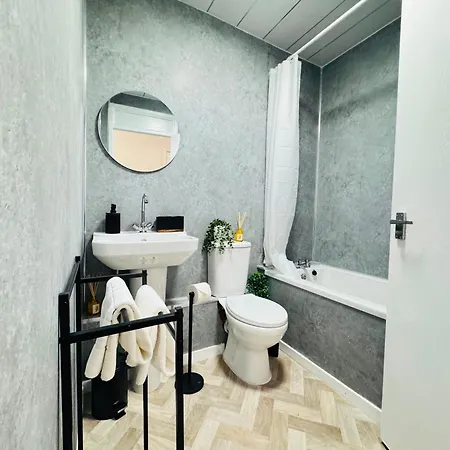 Stylish 3-bed In Leith *