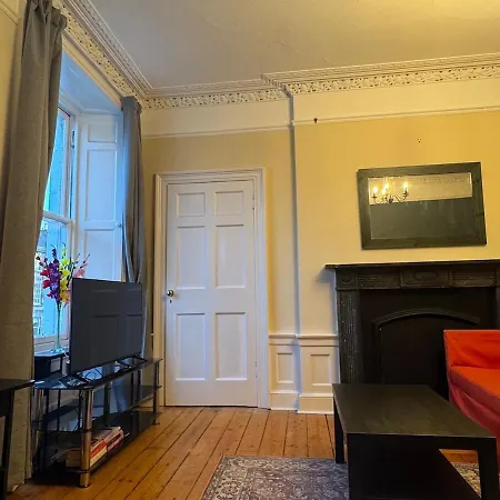 Pleasance 4 Bedrooms 7 Beds Apartment *