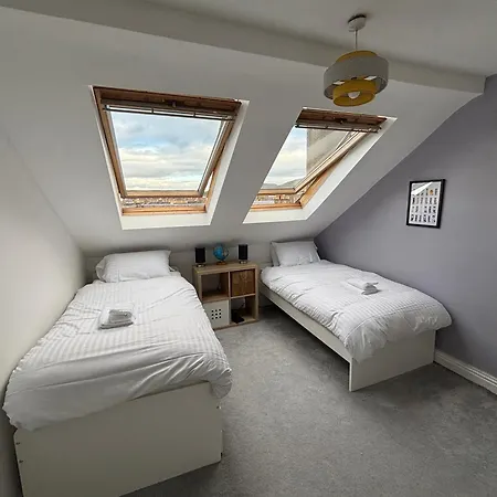 Large Duplex Flat In Leith On Leith Walk