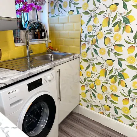Luxurious In Leith Apartment Edinburgh