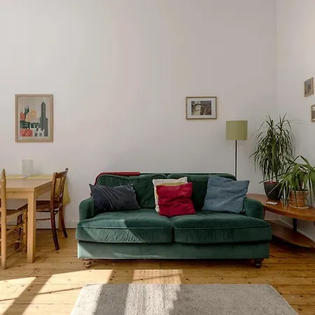 Characterful Old Town Flat By Waverley *