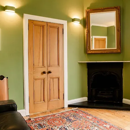 Apartment 1 Bed Overlooking The Historic Greyfriars Church