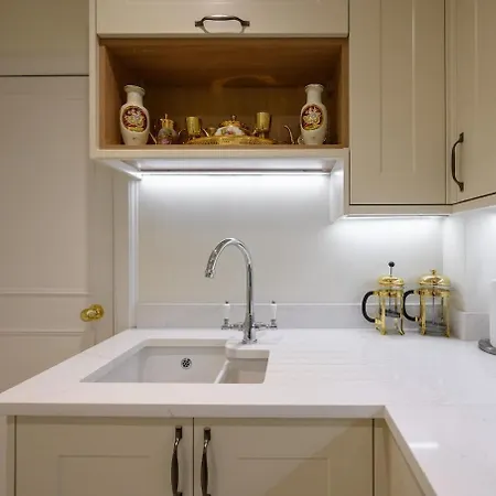 Beautiful 2-bedroom New-town *