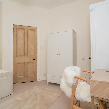 Cosy 2 Bed In - Pass The Keys * Edinburgh