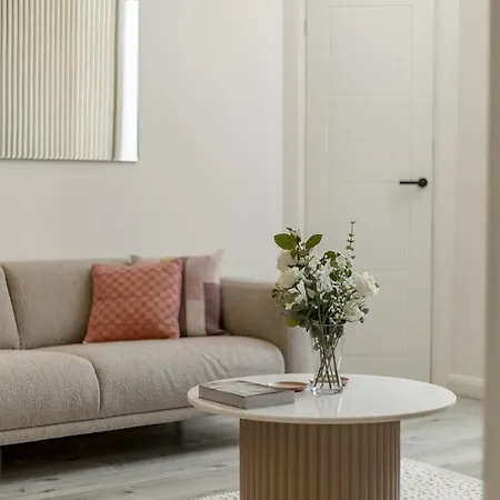 Modern Wheatfield Apartment *