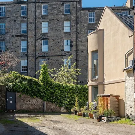 Brewer's Delight In Oasis * Edinburgh