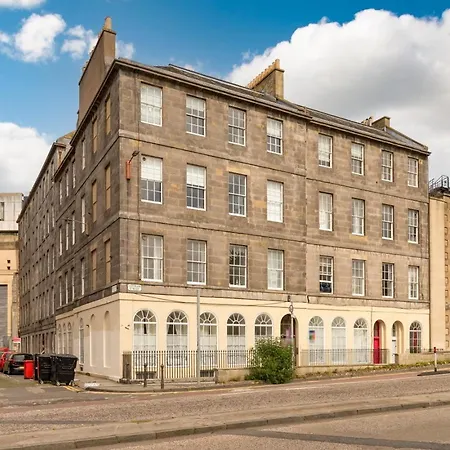 Large Traditional Flat In *