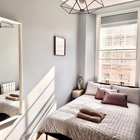 Old Town - Superfast Wifi - 3br Sleeps 7 Apartment *