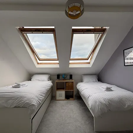 Large Duplex Flat In Leith On Leith Walk