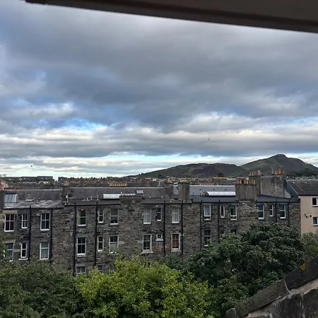 Large Duplex Flat In Leith On Leith Walk * Edinburgh