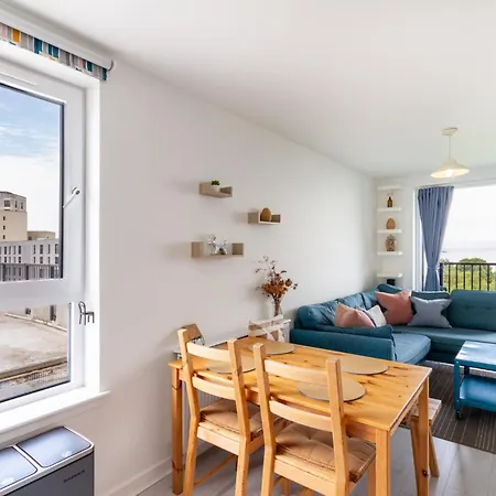 Apartment Lovely Sea View 2bdr Flat In