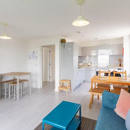 Lovely Sea View 2bdr Flat In *