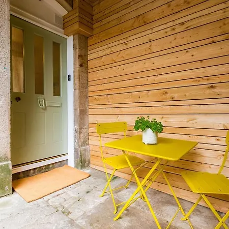 Stylish 1 Bed Near Stockbridge