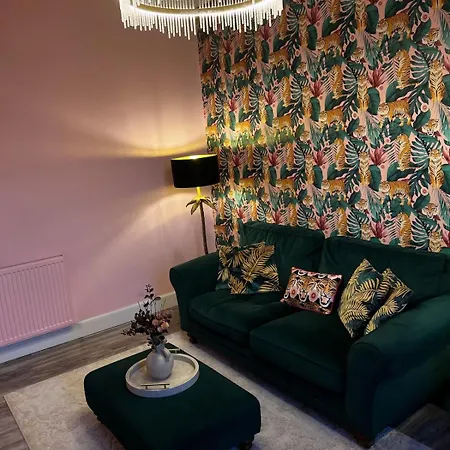 Luxurious In Leith Apartment