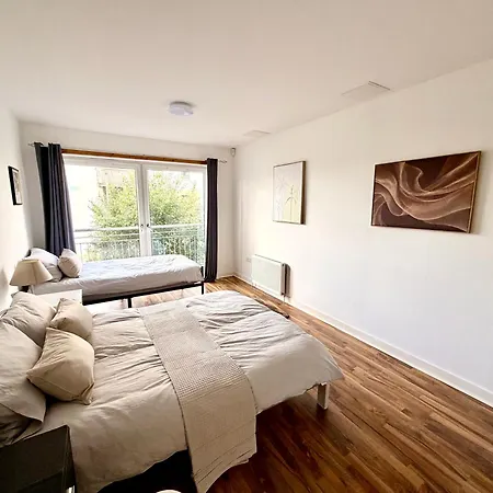 Drybrough - Superfast Wifi - 2br Sleeps 5 Apartment