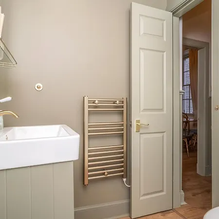 Charming Georgian Flat In The Heart Of - Pass The Keys Apartment Edinburgh