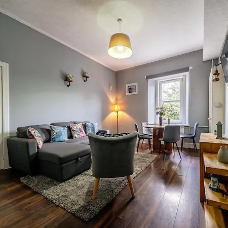 The Bonnie Bothy , Sleep 5, Cosy Stay! Edinburgh