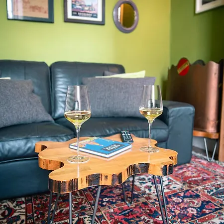 1 Bed Overlooking The Historic Greyfriars Church Apartment Edinburgh