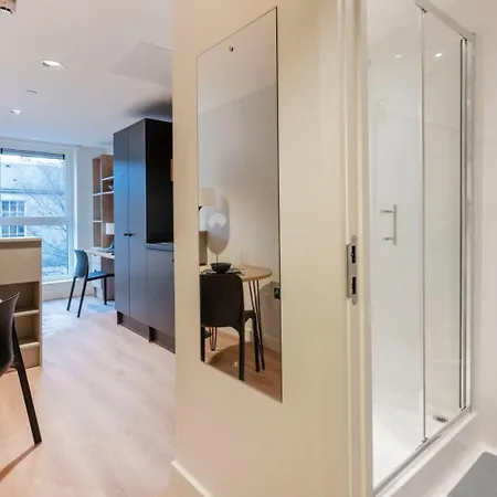 Straits Place In Apartment