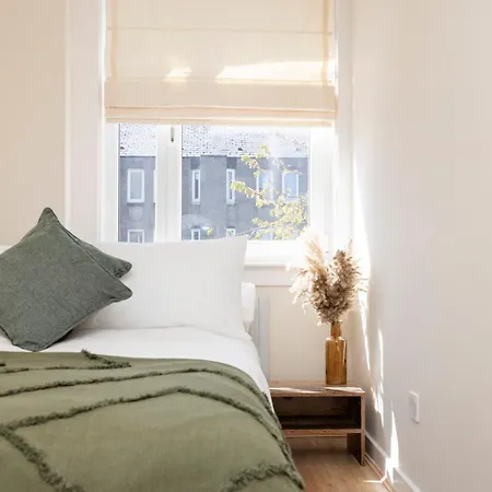 Stylish 2-bedroom In Stockbridge Apartment