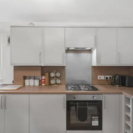 Apartment Saughton 2br Free Private Parking Near Tram Station