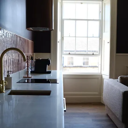 Meus Apartments, West End Apartment *