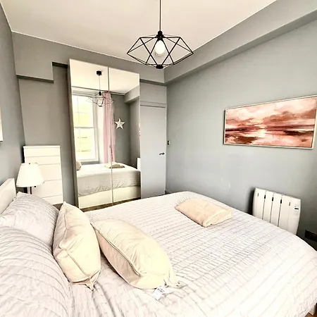 Apartment Old Town - Superfast Wifi - 3br Sleeps 7 *
