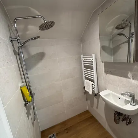Large Duplex Flat In Leith On Leith Walk Apartment