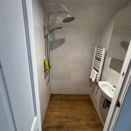 Large Duplex Flat In Leith On Leith Walk 아파트 *