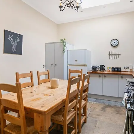 1 Bedroom With Sleeps 3 Apartment *