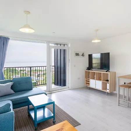 Lovely Sea View 2bdr Flat In *