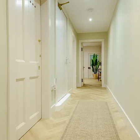 Stylish 1 Bed Near Stockbridge *