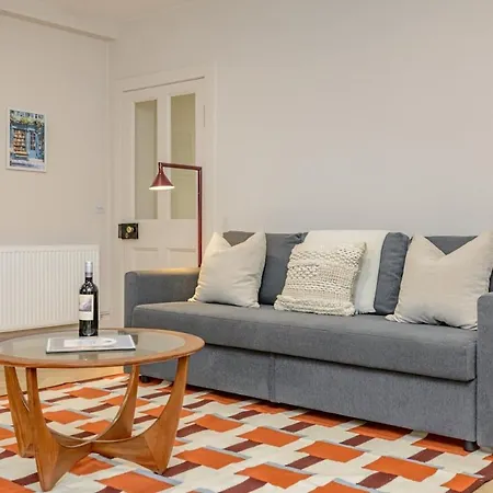 Stylish 1 Bed Near Stockbridge Apartment