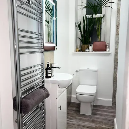 Luxurious In Leith Apartment Edinburgh
