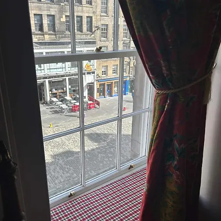Historic Elegance On The Royal Mile Apartment