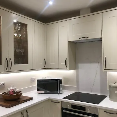Beautiful 2-bedroom New-town