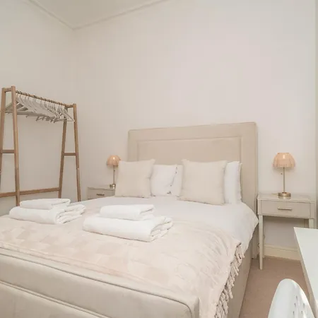 Cosy 2 Bed In - Pass The Keys *
