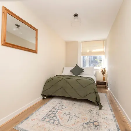 Apartment Stylish 2-bedroom In Stockbridge Edinburgh