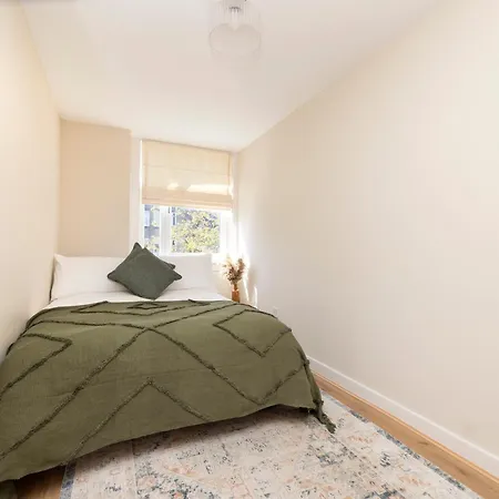 Stylish 2-bedroom In Stockbridge Edinburgh