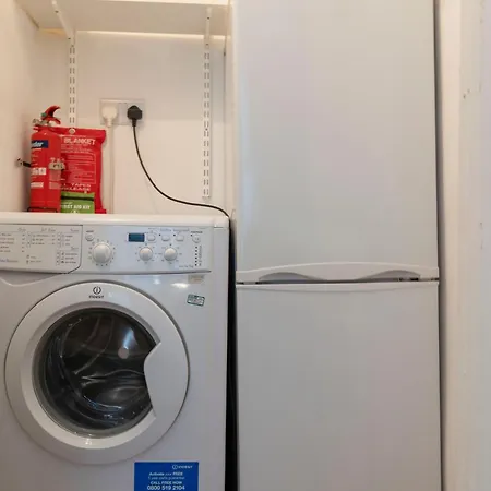 Modern 2 Bedroom Flat In Bonnington Sleeps 6 * Edinburg