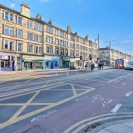 Leith Walk 2br Pool Table Tram Stop Edinburg