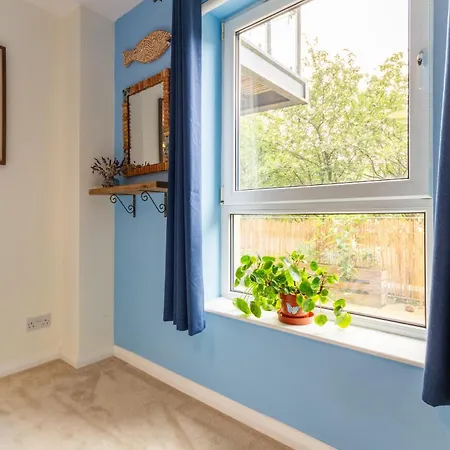 Leafy Leith 2bdr Retreat With A Private Balcony