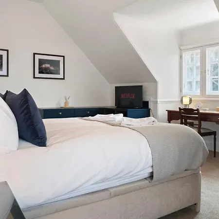 Apartment Modern Premium Penthouse Ramsay Gardens Edinburgh