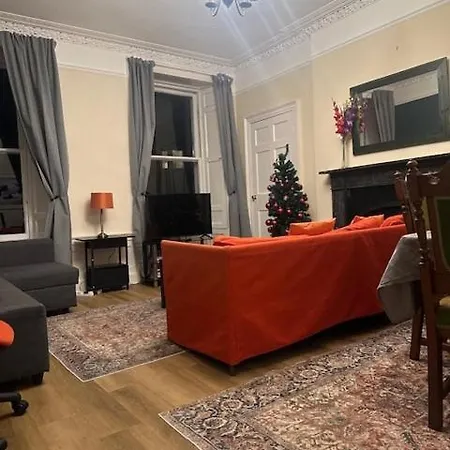 Pleasance 4 Bedrooms 7 Beds