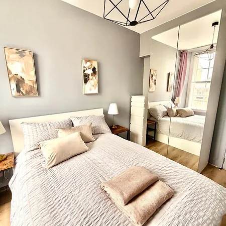 Old Town - Superfast Wifi - 3br Sleeps 7 Edinburgh