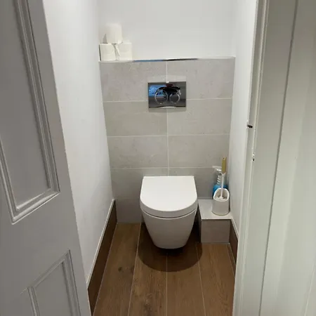 Large Duplex Flat In Leith On Leith Walk 에든버러