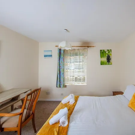 Warm Arthurs Seat View 4 Bdrm Apartment Edinburgh