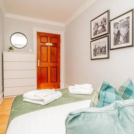 Stylish Hideaway In - Pass The Keys