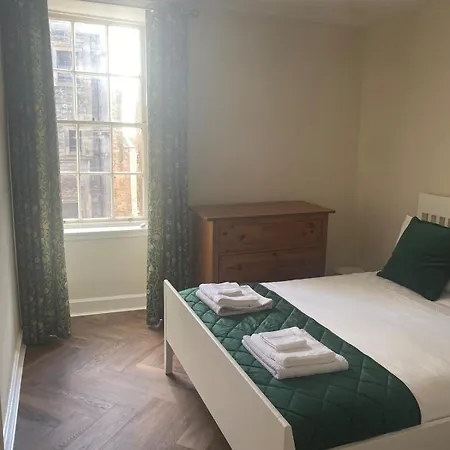 Luxury 2 Bedroom On Famous Royal Mile Apartment *